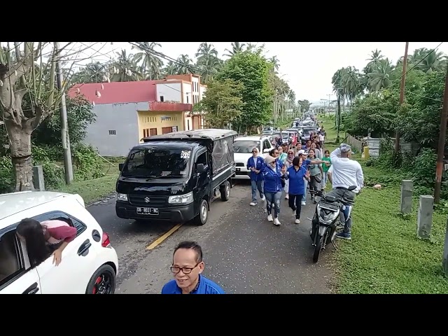 Long March Partai Demokrat Boltim Saat pendaftaran Caleg 2024 di Kantor KPU Boltim class=