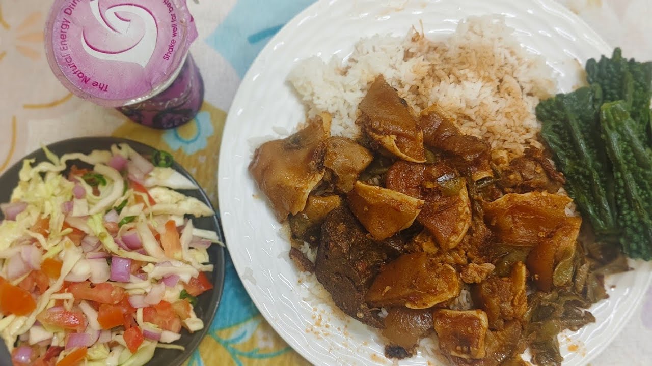 Eating pork curry with bitter gourd boiled and some fresh salad 🥗😋