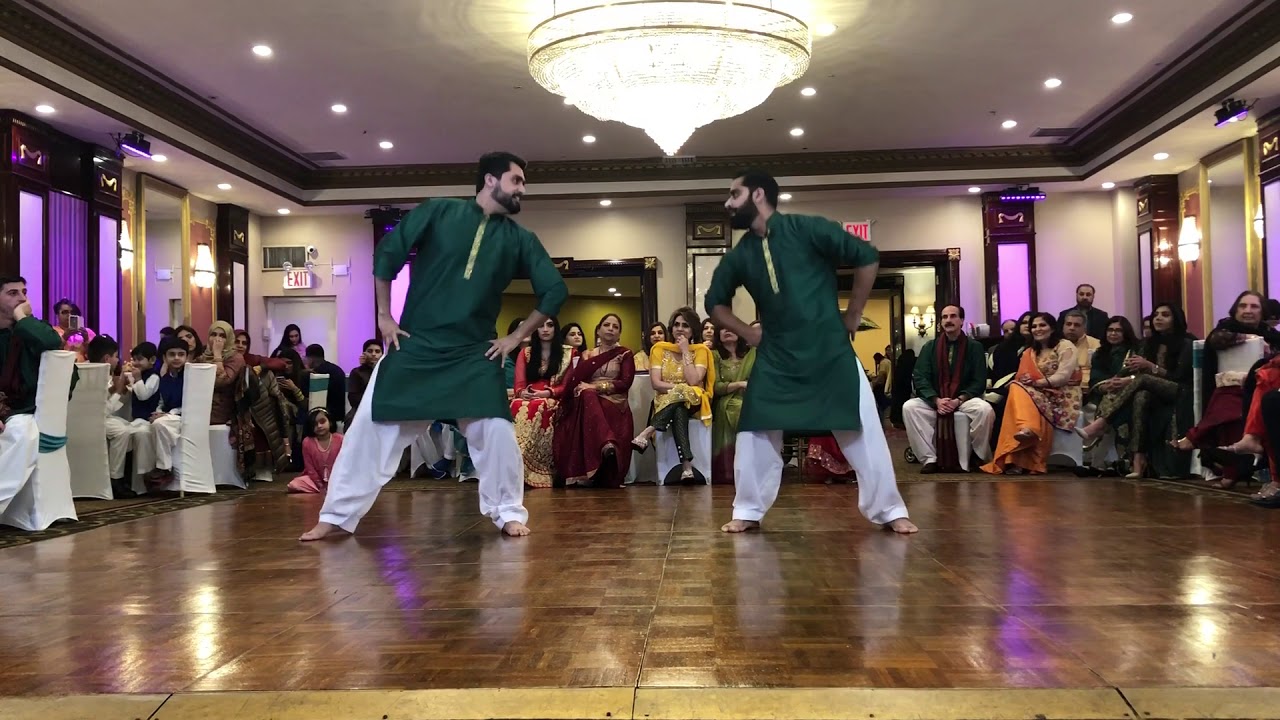 Best mehndi dance 2018 Pakistani wedding bhangra dance