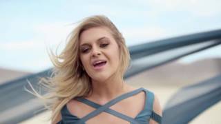 peter panhide away kelsea ballerini daya video