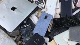 картинка: Нашли в помойке много сломанных телефонов | Восстановление разрушенного брошенного телефона
