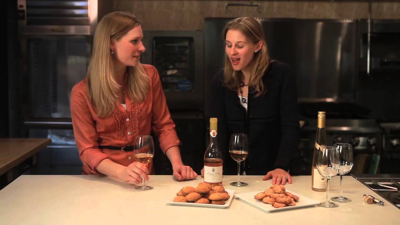 Perfect Pairings: Dessert Wine and Cookies