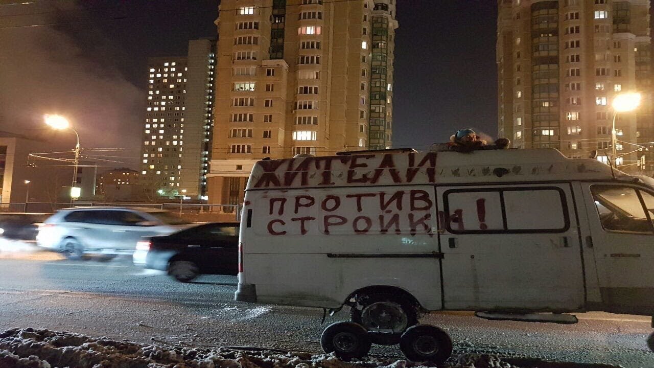 У жителей #Кравченко16 хотят эвакуировать машины!