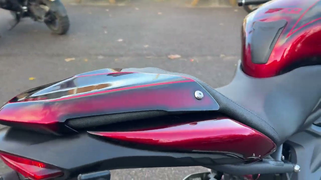 Triumph Speed Triple 1050 - Triumph Factory 8 Ball Limited Edition