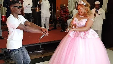 Lil Kesh storms in Like a Bad Guy,Sings for Kemi Afolabi As They Dance Shaku Shaku At Her Birthday