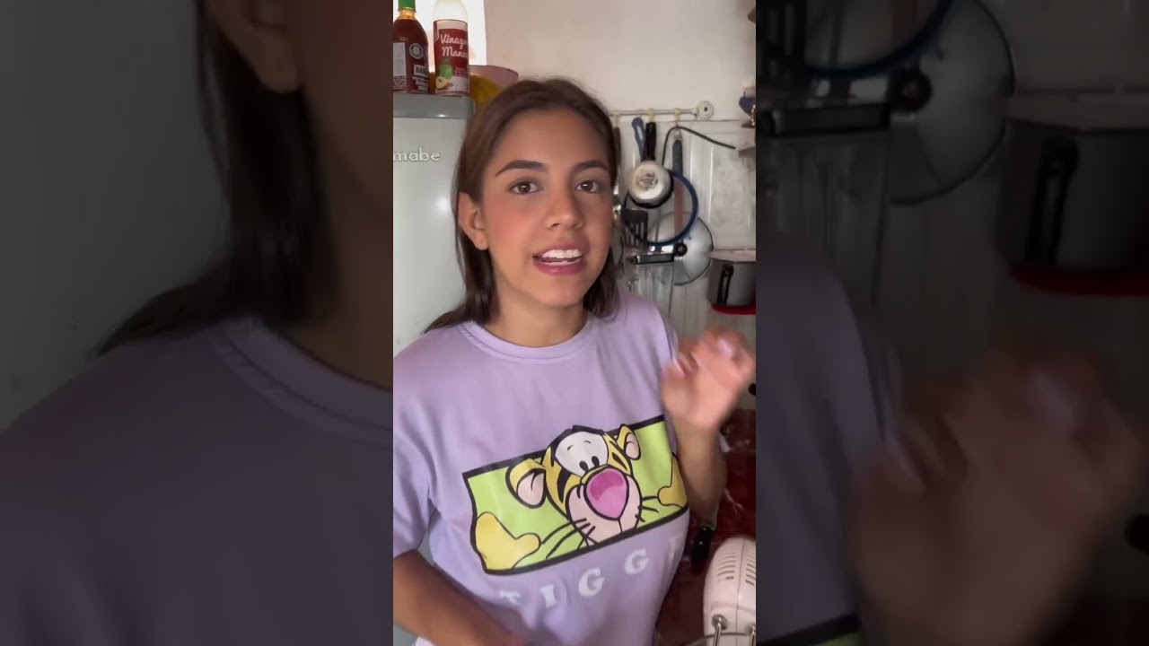 Preparando unas deliciosas fresas con crema😊