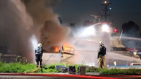 02-08-2015 Zaandam - brand schip