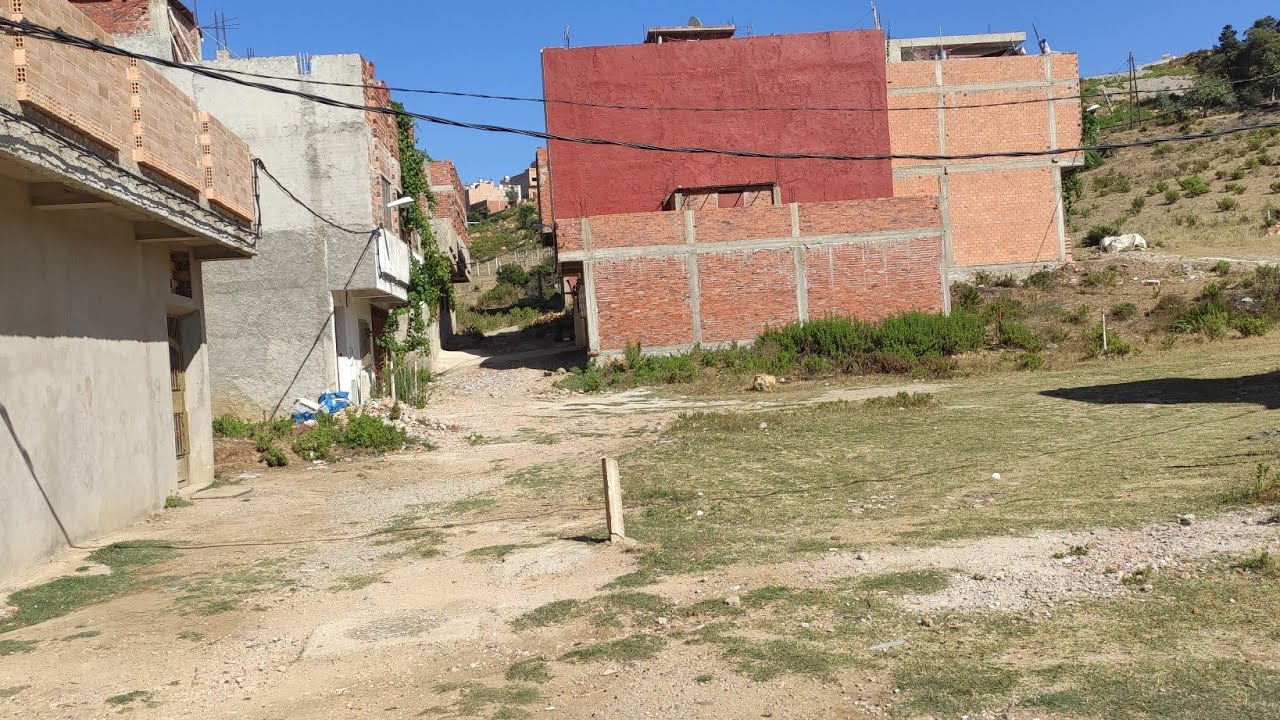 بقعة أرضية للبيع جاهزة للبناء قريبةمن كلشي تمن 2700درهم وفيها المفاهمة طنجة بدريون