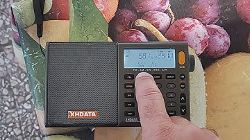 Tecsun PL-330 vs XHDATA D-808 AM MW comparison on a stable weak signal with internal ferrite antenna