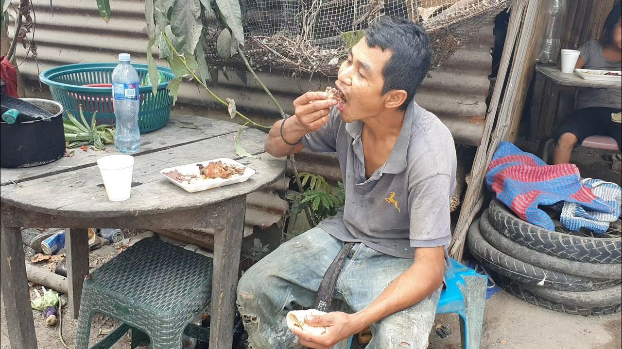 Mira Como El Chino Disfruta Su Rico Almuerzo| Churrasquito 100% Chapin