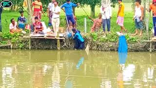 Unique Fish Hyacinth By Mesh Net.Net Fishing In The River