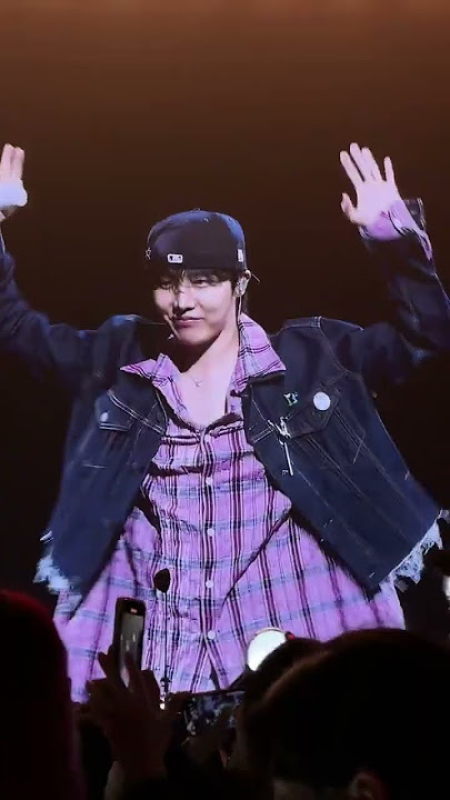 HIS CUTE LIL DANCE TO ARMYS CHANTING 'J-HOPE,J-HOPE,J-HOPE' 🥹🤏🏻 #JHOPE #BTS #HOS_TOUR #JHOPE_TOUR