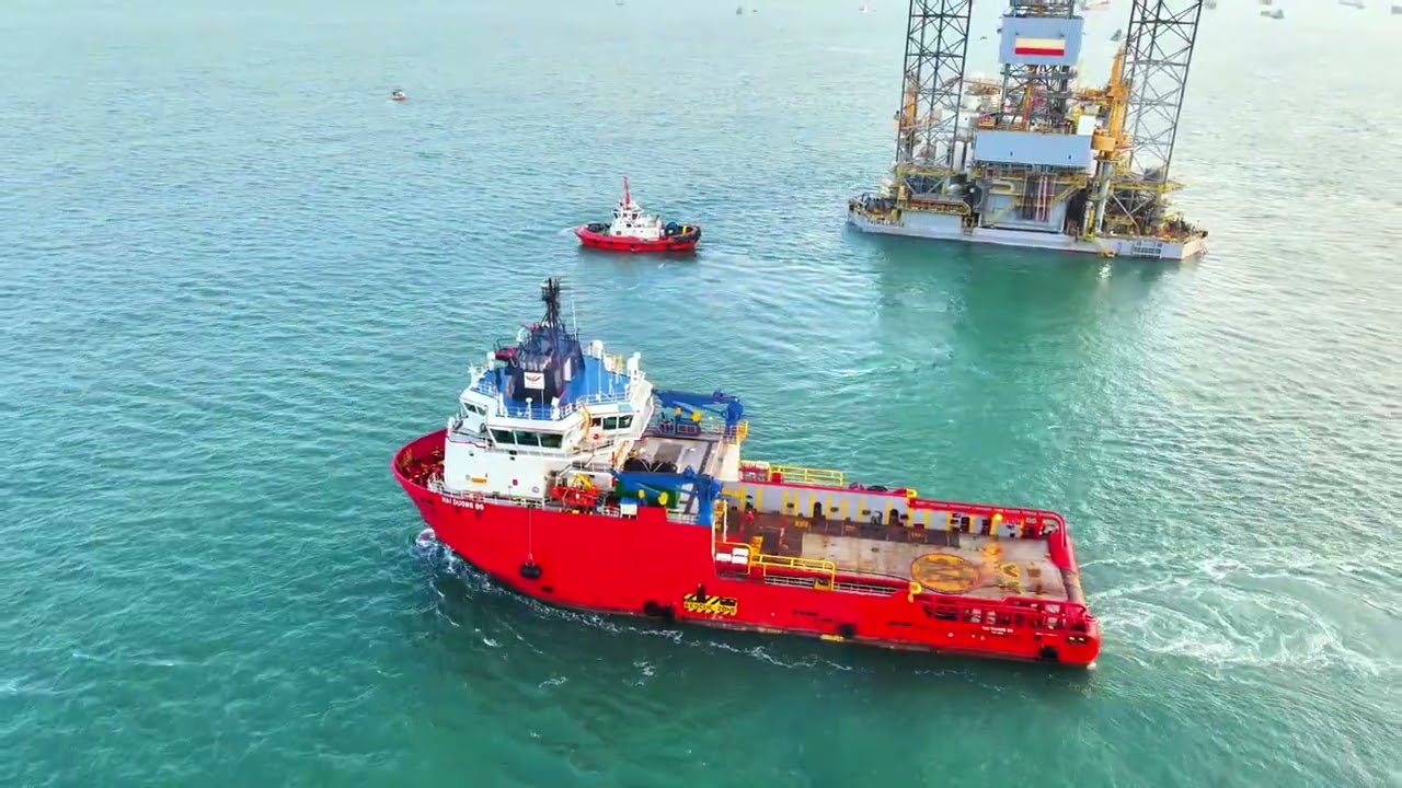 Discharge Jack up Rig PV Drilling IX from HTV GPO Sapphire at B11 - Vung Tau Anchorage Dec.2025