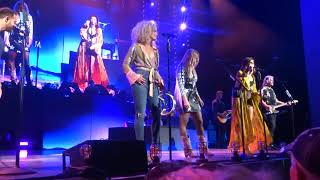 Little Big Town and Miranda Lambert sing "Girl Crush" live on the Bandwagon Tour