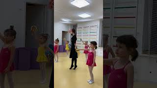 На уроке в Мастерской балета Егора Симачева