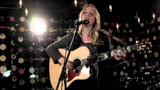 Justine Dorsey  - "Unsaid" (Acoustic live performance video @betarecords)