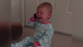 يتحدث الطفل على الهاتف مثل شخص بالغ ★ مضحك وفشل الفيديو