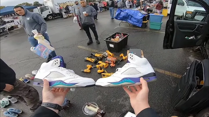 CANT BELIEVE I FOUND GRAPE AIR JORDAN 5s AT THE FLEA MARKET. FOUND A VINTAGE ROGER MARIS JERSEY!!