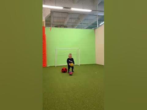 Юный футболист#сын#играет#футбол#детство#подпишись#сынок#игра - YouTube
