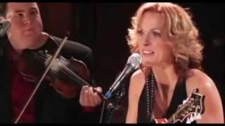 Video thumbnail of "Rhonda Vincent - "Kentucky Borderline" (Live)"