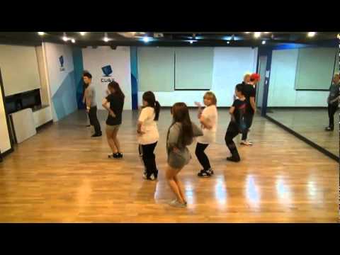 HYUNA 'BUBBLE POP!' Practice video