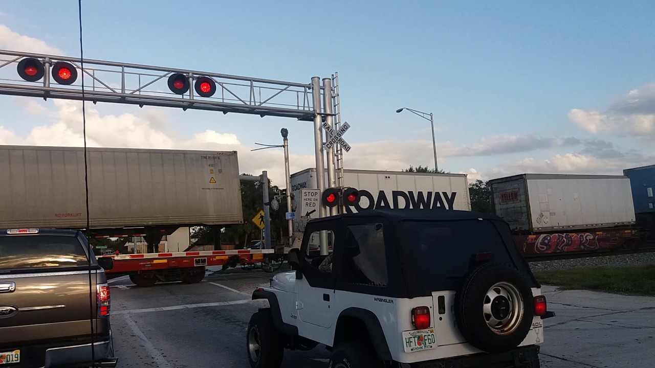 FUEL TENDER!!! FEC 407 & GE 3000 pull a intermodal/trailer mix