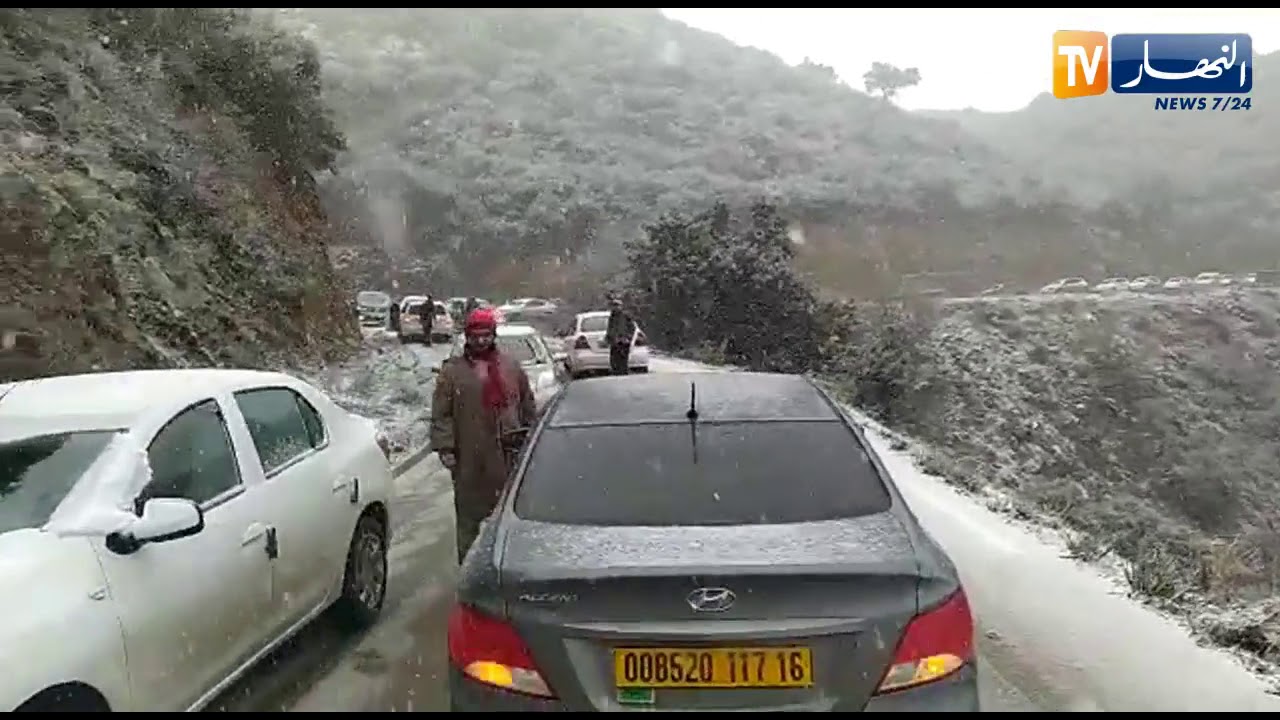 مشاهد رائعة لعاصفة ثلجية من اعالي جبال عين النسور بمليانة