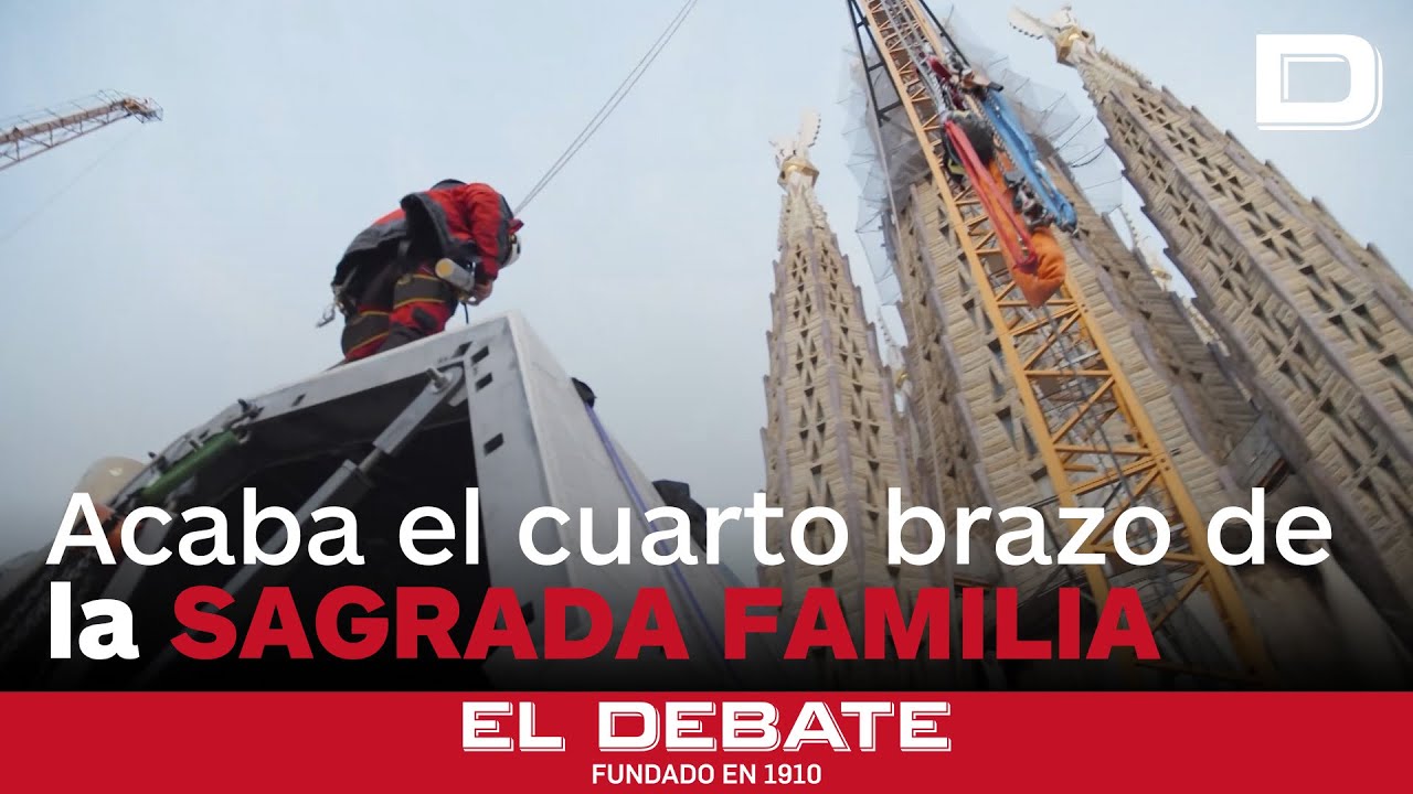 La torre más alta de la Sagrada Familia ya 'abraza' al mundo entero