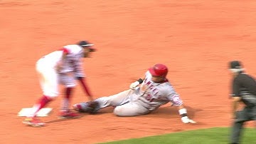 LAA@CLE: Perez, Lindor connect to nab Choi stealing