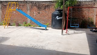 de vueltaa! barriendo patios de la casa 🏡