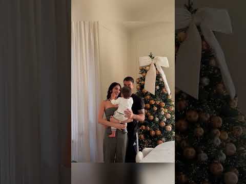 Video Giulia Salemi e Pierpaolo Pretelli, tutti sciolti per le nuove foto con il figlio