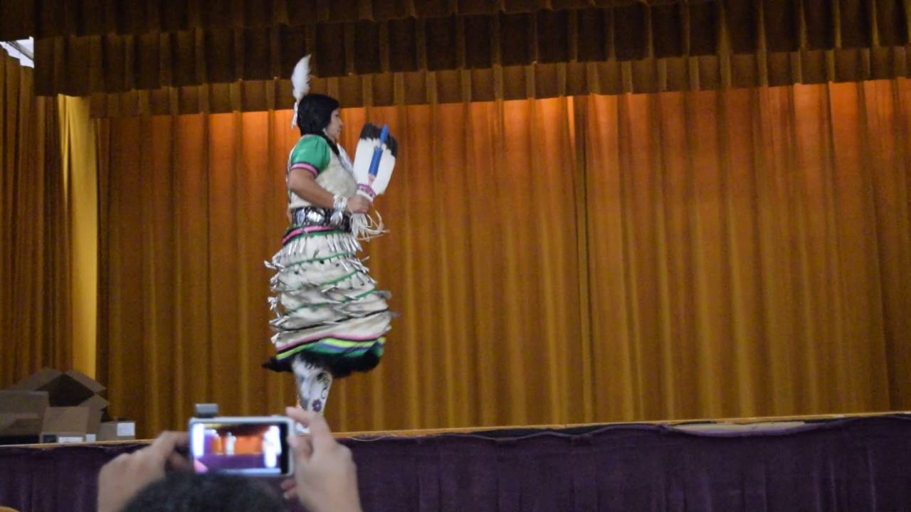 NATIVE AMERICAN DANCER