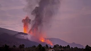 La Palma: drónvideó a lávafolyam által létrehozott új félszigetről