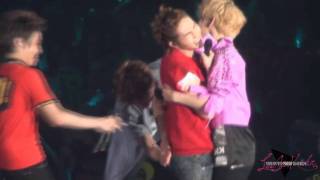 Fancam Onkey Hugging Moment While His Butt Being Spanked