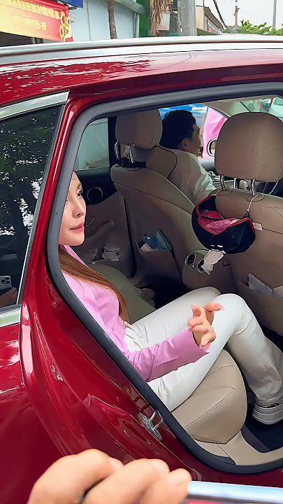 Cs Saka Truong Tuyen and Ho Viet Trung got on the bus to go home after attending the death annive...