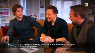 Tom Hiddleston and Chris Hemsworth on Steven liebt Kino