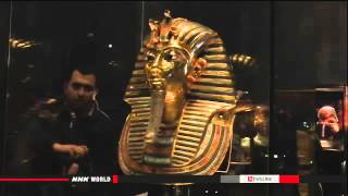 ► King Tut mask back on display after beard is fixed
