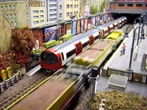 london underground tube train model railroad model railway - YouTube