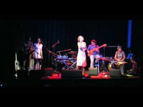 Aura Bakker - Live in Paradiso - 'Beneath My Feet'
