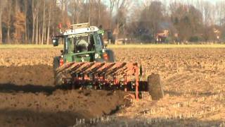 Fendt 820 mit Kverneland 7 Schar