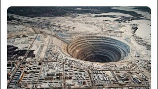 La Mine De Diamants De Mirny, En Russie,Est Lun Des Plus Grands Trous Creusés Par Lhomme Sur Terre