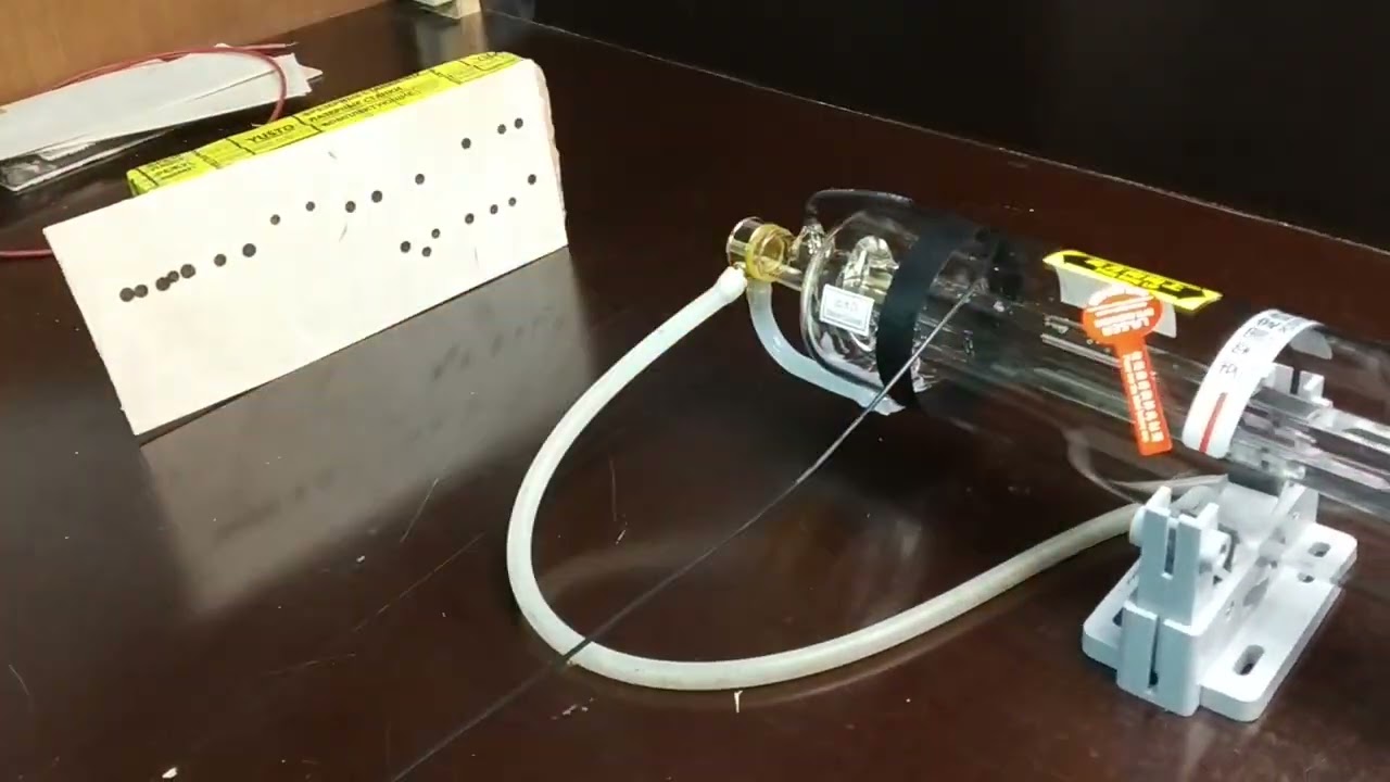 Лазерная трубка Lasea F2 мощностью 80-95 Вт. Проверка перед отгрузкой.