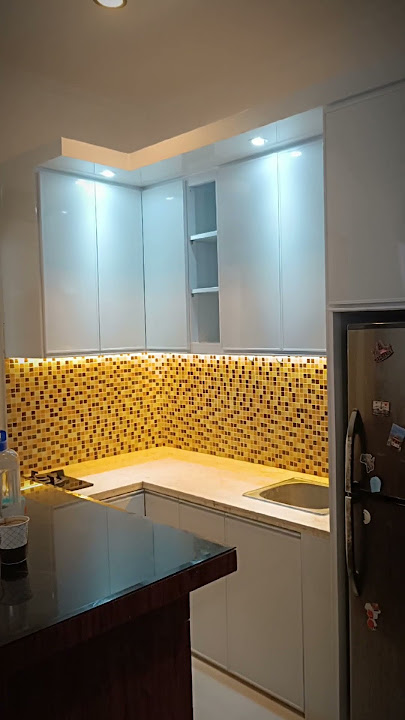 Kitchen set aluminium minimalis putih mewah dan kekinian Elbe House.