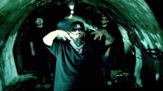 Video thumbnail of "B.U.G. Mafia - Cu Talpile Arse (feat. Jasmine) (Prod. Tata Vlad) (Videoclip)"
