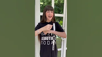 GIOVANNA ALPARONE SINGS FOR HER BOYFRIEND Shorts 