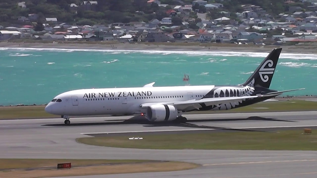 Wellington Airport Air New Zealand Boeing 7879 ZKNZF Dreamliner