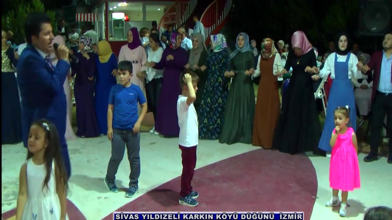 YILDIRIM - İZMİR DE YILDIZELİ KARKIN KÖYÜ DÜĞÜNÜNDE SAHNEDE