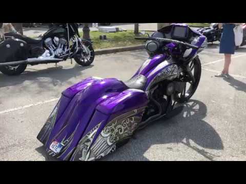 Harley Davidson Bagger custom 32 inch wheel super stretched bags ...