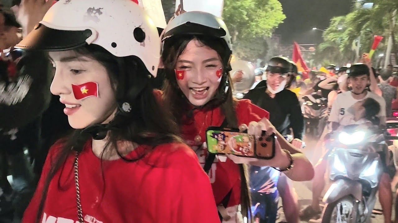 Gái Xinh Bạc Liêu Đi Bão Chúc Mừng Việt Nam Vô Địch AFF Cúp 2026