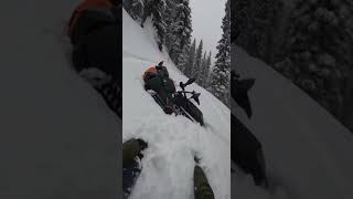 Снегоход перевернулся!